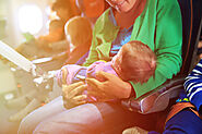 Prendre l'avion avec un bébé | PARENTS.fr