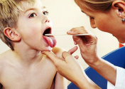 Tonsillite e mal di gola: causa, cure e rimedi naturali