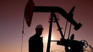 Oil price tumbles to below $33 - BBC News