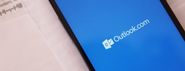 Microsoft Discontinues Facebook, Google Chat in Outlook.com