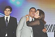 Farah Khan kissing Boman Irani