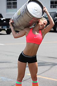 Little Crossfit chick with a huge barrel