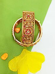 Add some sparkle to your day with these GOLDEN Designer Bangles Set. Love the adjustable size.