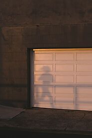 What Makes Garage Doors Experts the Key to Smooth Functionality?