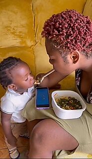 luchiinter blog: Super Woman - Touching Video Shows Physically Challenged Mother Feeding Her Baby With No Hands