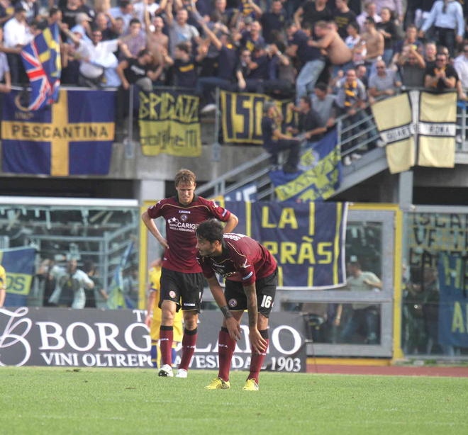 Il Verona vince 2-0 al Picchi e scavalca il Livorno al secondo posto