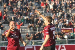 Il Livorno batte il Varese, 4 vittorie su 5 partite