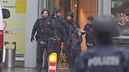 Geiselnehmer nach Polizeizugriff in Altmarktgalerie tot: Drei Geiseln in Sicherheit | MDR.DE