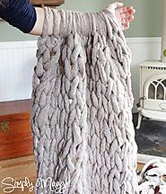 Arm Knit a Blanket in 45 Minutes | simplymaggie.com