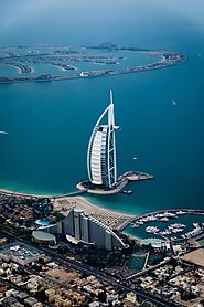 Shop 'til you Drop (and Save!): Festive Feasts and Retail Therapy in Dubai