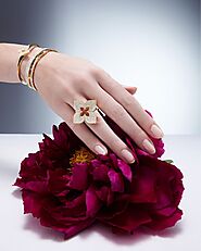 Save On Your Sparkly Accessories with Precious Jewelry Pieces This Christmas Gift Sale