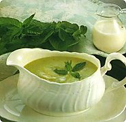 Salsa di menta, particolarmente indicata per accompagnare mousse e torte.