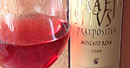Il Moscato Rosa è un vino elegante, complesso e persino adatto all'invecchiamento.