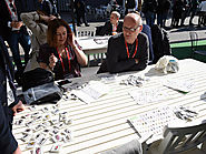 PromoIdeas | Google's Android pins and custom water bottles are driving attendees at MWC crazy