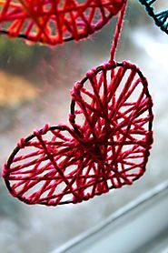 DIY Yarn Hearts To Decorate Windows On Valentine's Day - Shelterness