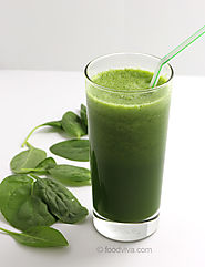 Detoxifying Raw Spinach Juice for Glowing Skin
