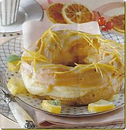 Ciambelle con crema al limone, una preparazione dolce ideale per la colazione.