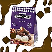 Gluten- und gentechnikfreie Chocodate mit goldgerösteten Mandeln, eingewickelt in authentisches arabisches Dattel