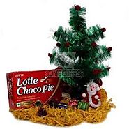 Buy Christmas Tree Santa N Choco Pie Online - OyeGifts