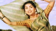 Ghunghat Nahin Kholungi song - Mother India - YouTube