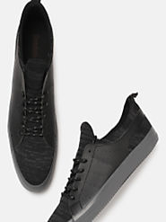 Buy Roadster Men Black Sneakers - Casual Shoes for Men 5524652 | Myntra