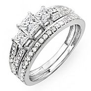 1.00 Carat (ctw) 10k Gold Princess Cut 3 Stone Diamond Engagement Bridal Ring Set Matching Band 1 CT