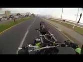 Motociclista huye de los carabineros (policias) en Iquique Chile [COMPLETO]