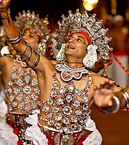 Watch a cultural Kandyan dance and drum show