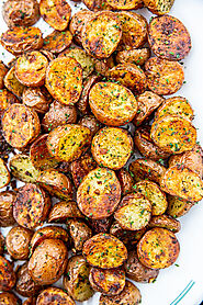 Herb and Garlic Roasted Red Potatoes | The Kitchen Magpie
