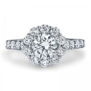 Find Halo Style Engagement Ring to Propose Your Girlfriend