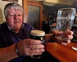 'It just doesn't feel feckin right' - New glass design doesn't shape up for Guinness drinkers - Independent.ie