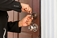 Why Should You Call an Emergency Locksmith when Keys are Misplaced?