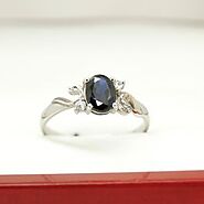 Estate Age, Sapphire in 18ct White Gold Dress Ring offset by 4 single cut Diamonds