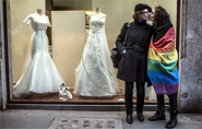 Ισχυρό «ναι» στους gay γάμους είπαν οι Γάλλοι | Rizopoulos Post