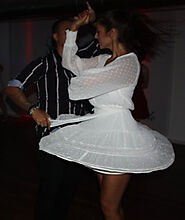 An einer Hochzeit Salsa tanzen?