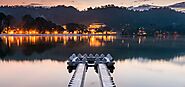 Have an evening stroll along Kandy Lake