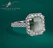 Design best custom emerald engagement rings in Montreal