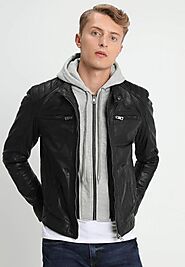 Look Fashionable This Season With a Men’s Leather Jacket