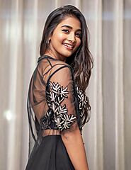 Pooja Hegde Biography, Boyfriend, Age, Career - Famous Biography