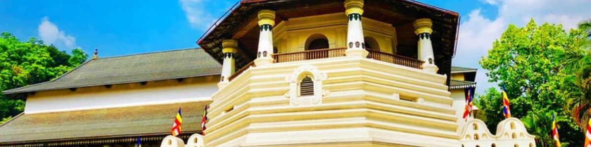 Headline for Getting Around In Kandy – Hill Capital, Cultural Hub!