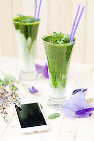 TOP 5 Reasons More Women Are Using Green Smoothies To Lose Weight, Boost Energy, And Look Years Younger