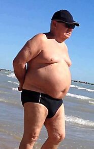 Chub Dad is on the beach