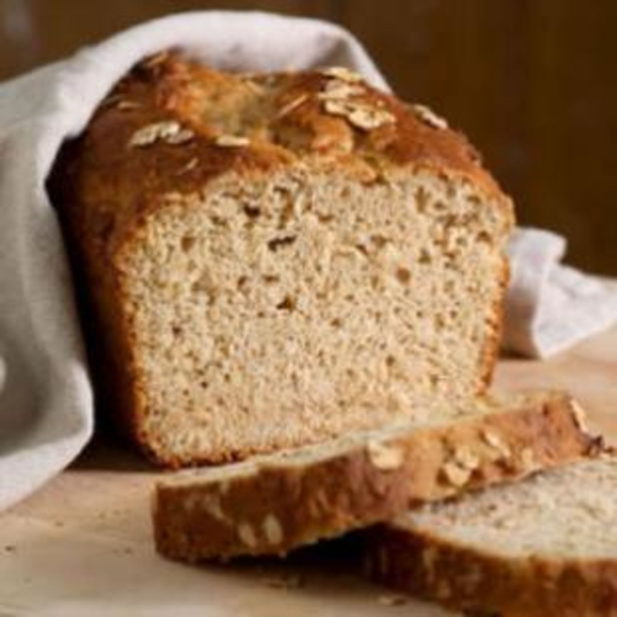 Овсяная мука хлебопечка. Домашний хлеб украшение. Белый хлеб в духовке. Воздушный хлеб в духовке. Хлеб из овсяной муки.