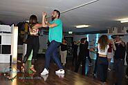 Was ist Beweglichkeit im Salsa-Tanzen, und wie kann man sie schnell entwickeln?