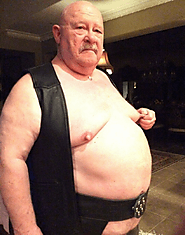Western gay bi chub dad - playing with his tits