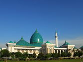 Pay a visit to Masjid Ul Akbar