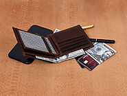 Here is How to Organize Your Leather Wallet Properly