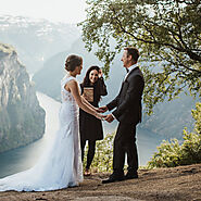 Looking for Elopement Photographer Norway? Contact Promise Mountain Weddings