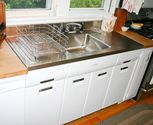 Eye-Catching Look of the Vintage Kitchen Sink with Drainboard