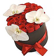 Buy Fresh Online Romantic Red Roses With White Box For Valentine's